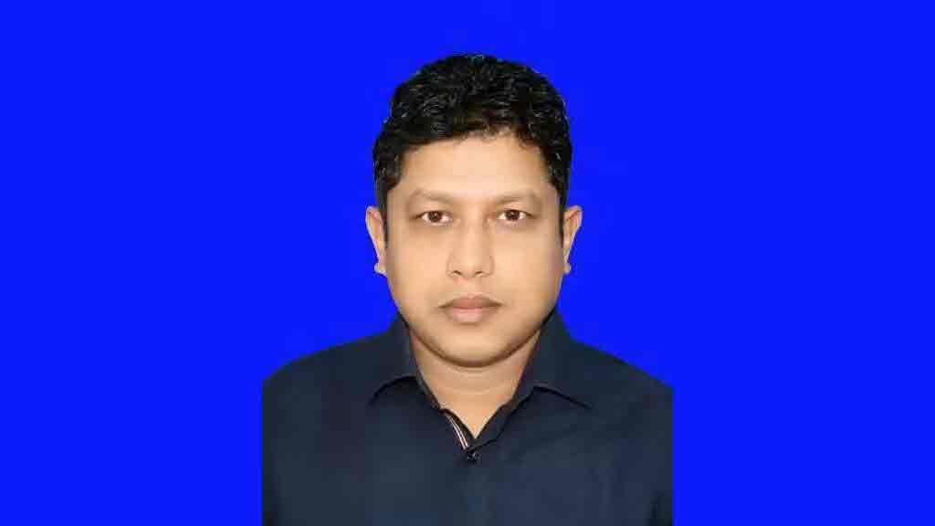 নওগাঁয় সড়কে গেল সওজ প্রকৌশলীর প্রাণ, ৭ বছরের শিশুকন্যা আশঙ্কাজনক