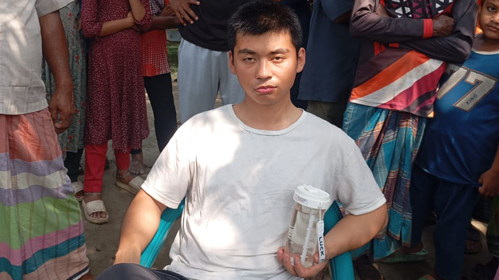 ফেসবুকে প্রেম, হাওরে চীনা পুলিশ