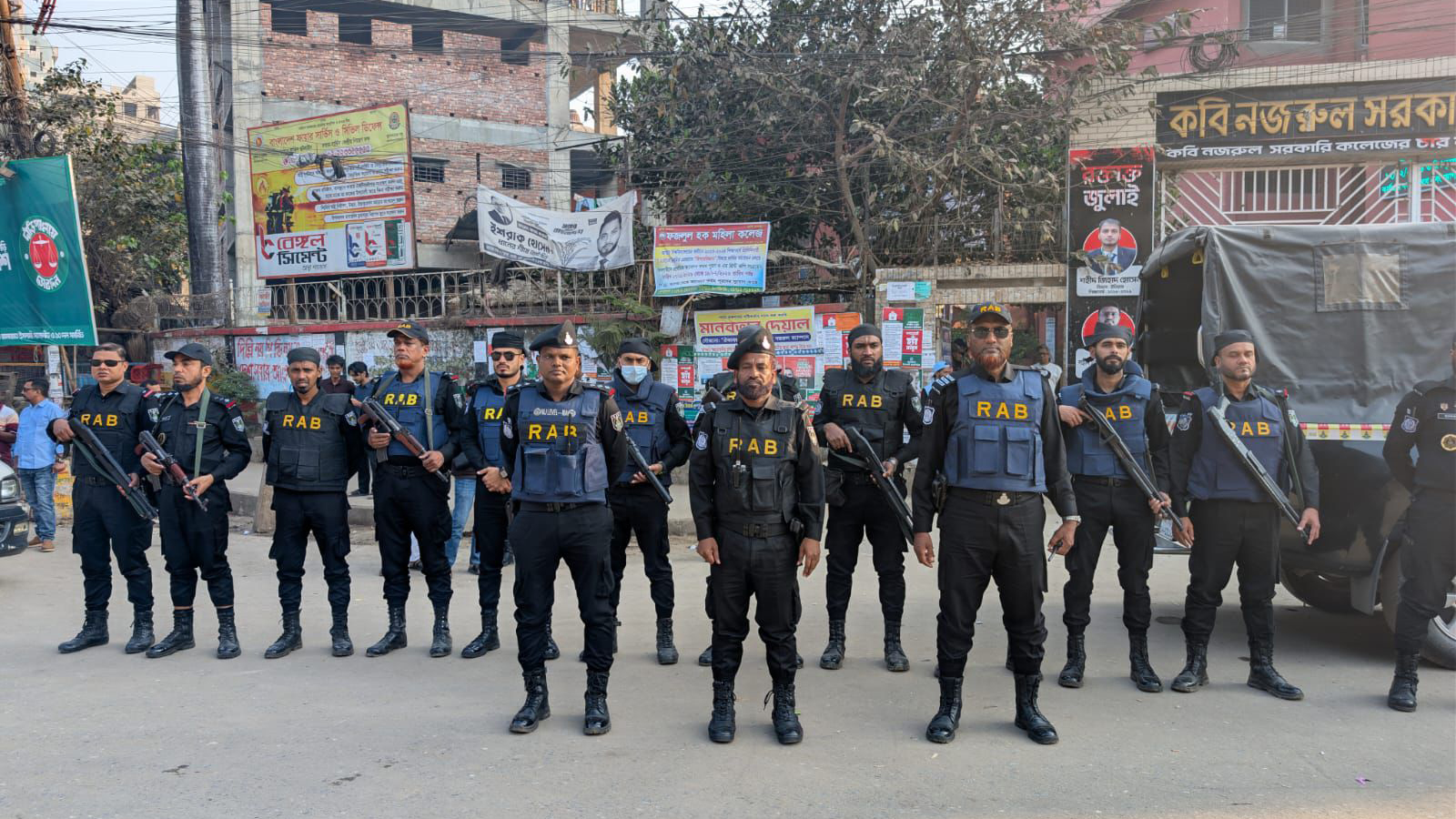 পুরান ঢাকায় কড়া নিরাপত্তায় চলছে ভোটগ্রহণ