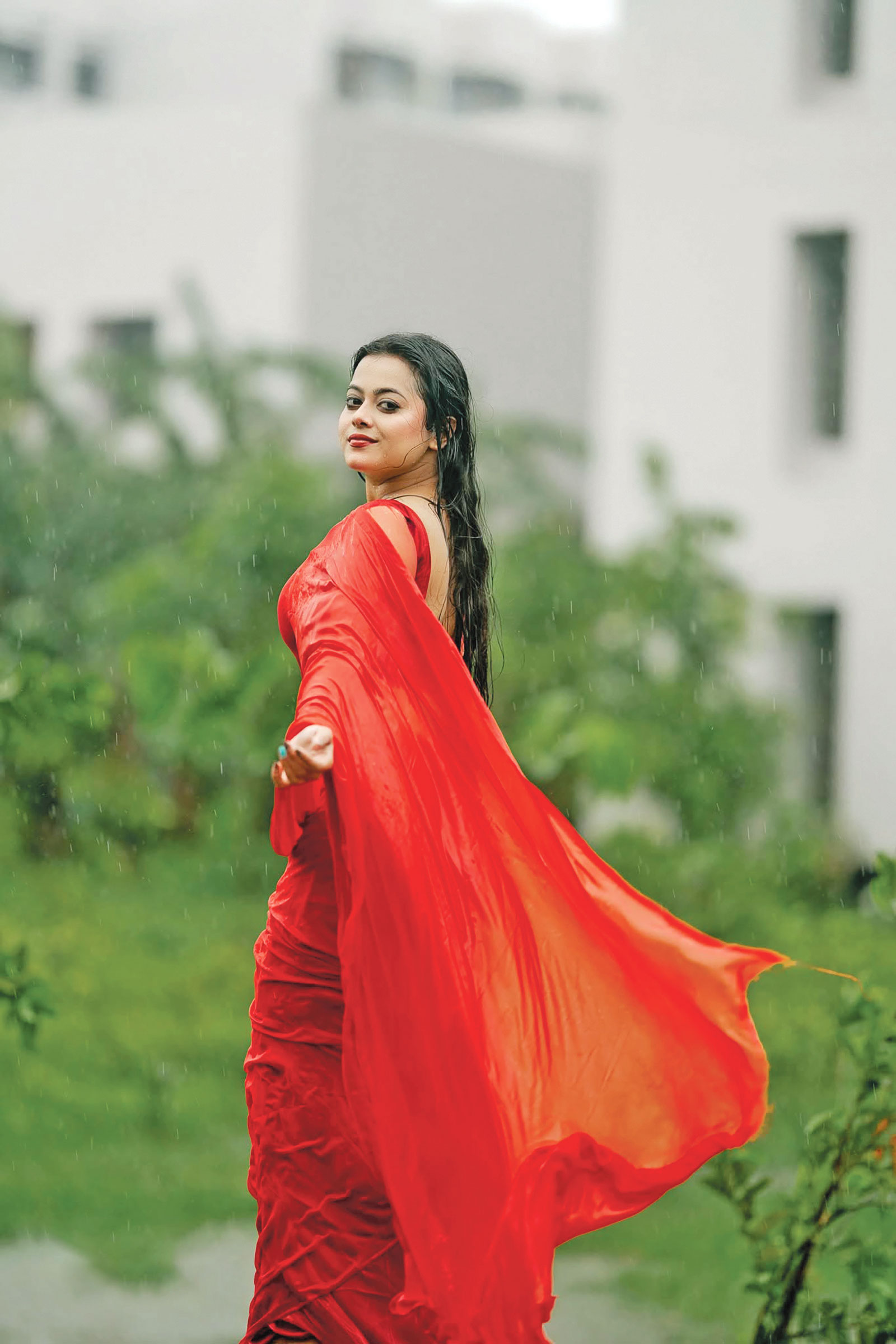 বর্ষায় যেমন পোশাক পরা চাই