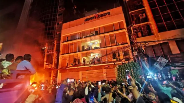 প্রথম আলো, ডেইলি স্টার, ছায়ানট ও  উদীচী কার্যালয়ে হামলায় শনাক্ত ৩১