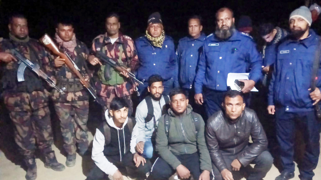 ইউরোপ যেতে সীমান্ত দিয়ে অবৈধভাবে ভারতে প্রবেশের চেষ্টা, আটক ৪