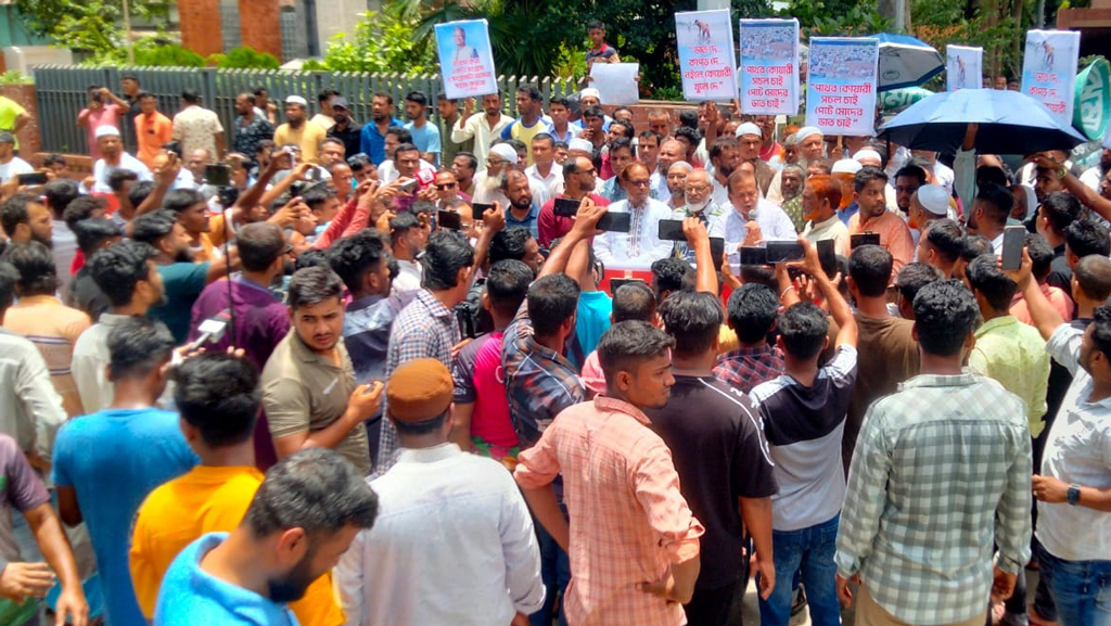 সিলেটে পাথর কোয়ারি খুলে না দিলে পরিবহন খাতে কর্মবিরতির হুঁশিয়ারি