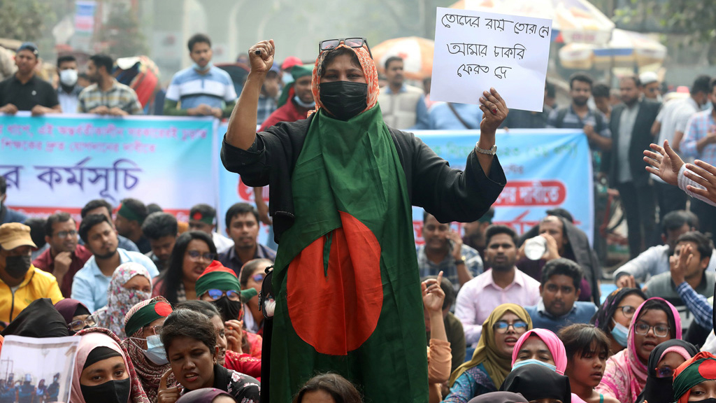 কর্মবিরতিতে প্রাথমিকের শিক্ষকেরা, পর্যায়ক্রমে বাড়বে ব্যাপ্তি