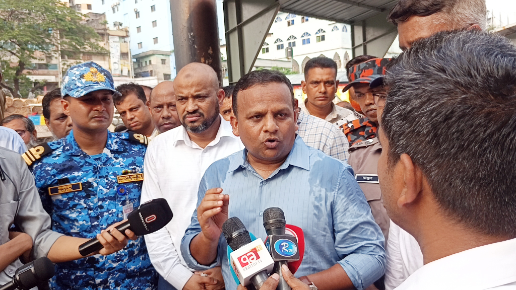 জাহাজে গত বারের তুলনায় ১০ শতাংশ কম ভাড়া নেবে মালিকপক্ষ: নৌপরিবহন প্রতিমন্ত্রী