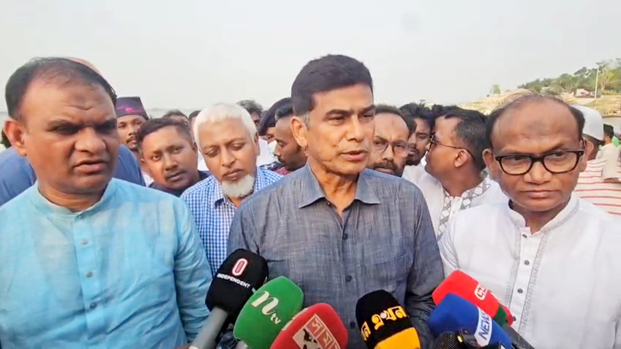 পদ্মায় যেন আর একটি ঘরও বিলীন না হয়, সেই লক্ষ্য নিয়ে কাজ করছি: পানিসম্পদ প্রতিমন্ত্রী