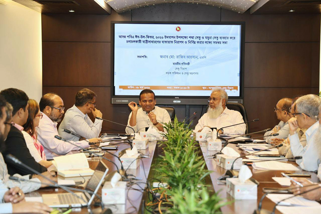 ঈদযাত্রায় সেতু পারাপারে সমস্যা চিহ্নিত ও সমাধানের নির্দেশনা প্রতিমন্ত্রীর