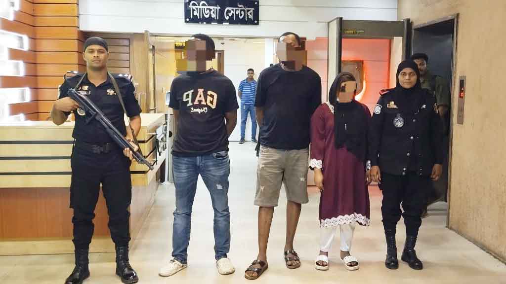 ফেসবুকে ‘বিনিয়োগের প্রলোভন’ দেখিয়ে অর্থ আত্মসাৎ, দুই নাইজেরিয়ানসহ গ্রেপ্তার ৩