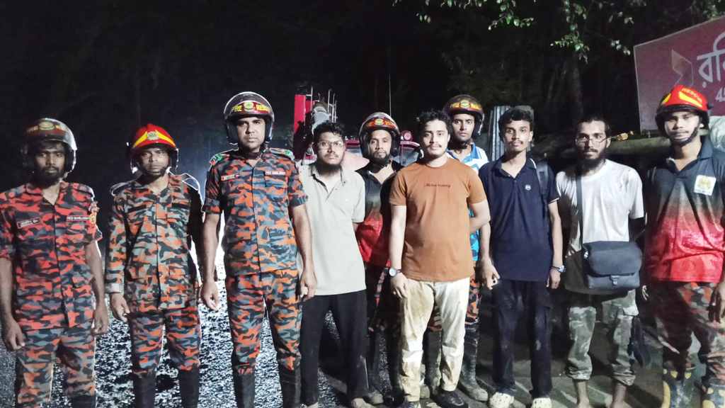 কাপ্তাইয়ের সীতাপাহাড়ে পথ হারানো চার পর্যটক উদ্ধার