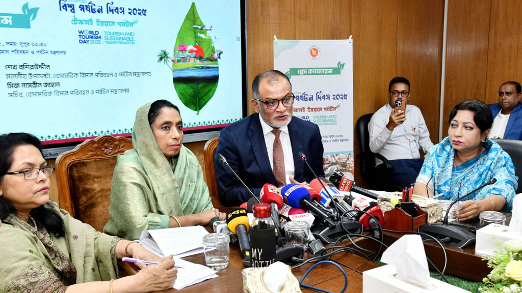 বিশ্ব পর্যটন দিবস উপলক্ষে আয়োজিত সংবাদ সম্মেলনে পর্যটন উপদেষ্টা শেখ বশিরউদ্দীন। ছবি: আজকের পত্রিকা