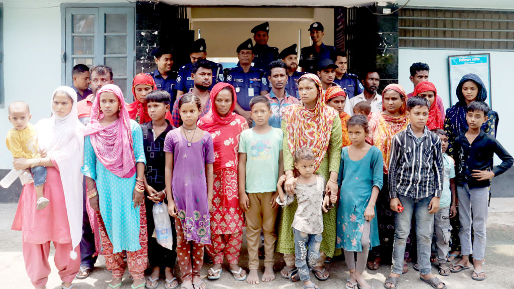 পঞ্চগড় সীমান্ত দিয়ে বিএসএফের পুশ ইন, নারী-শিশুসহ আটক ২৬