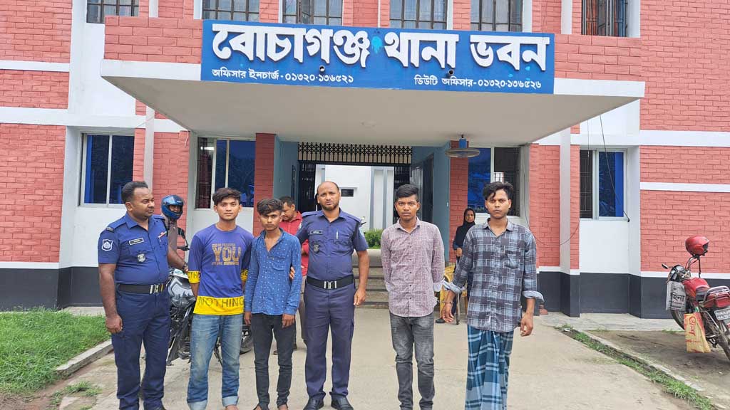 দিনাজপুর সীমান্ত দিয়ে ৪ জনকে পুশ ইন বিএসএফের