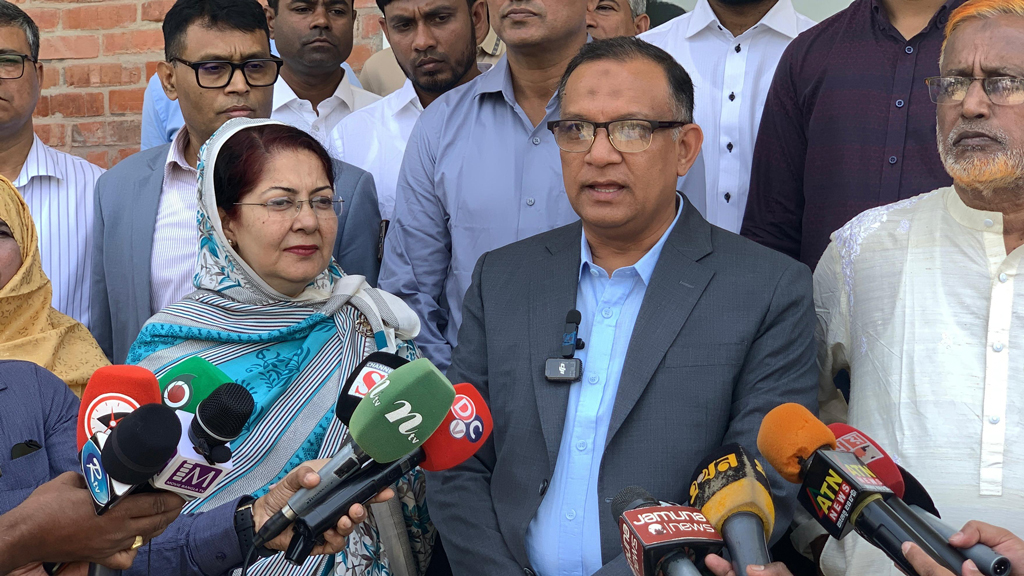 রেশমশিল্প ধরে রাখতে বোসনির পরবর্তী প্রজন্ম তৈরি করতে হবে: পাট ও বস্ত্র প্রতিমন্ত্রী