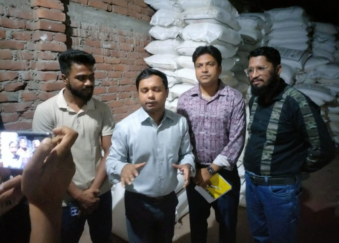 পাটগ্রামে অবৈধভাবে মজুত-বিক্রি, ২০০০ বস্তা সার জব্দ