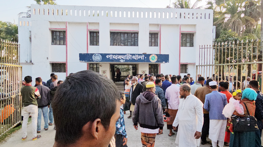 কুপিয়ে আহত করার জেরে গণপিটুনিতে যুবক নিহত