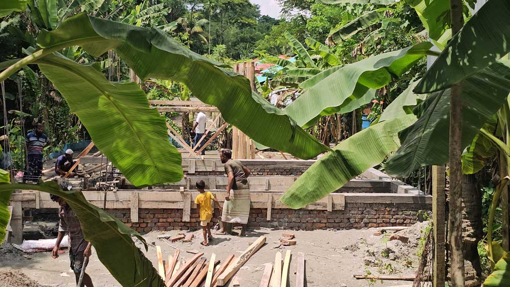 বিএনপি নেতার বিরুদ্ধে কবরস্থানের জায়গা দখলের অভিযোগ, লাশ দাফন নিয়ে সংকট