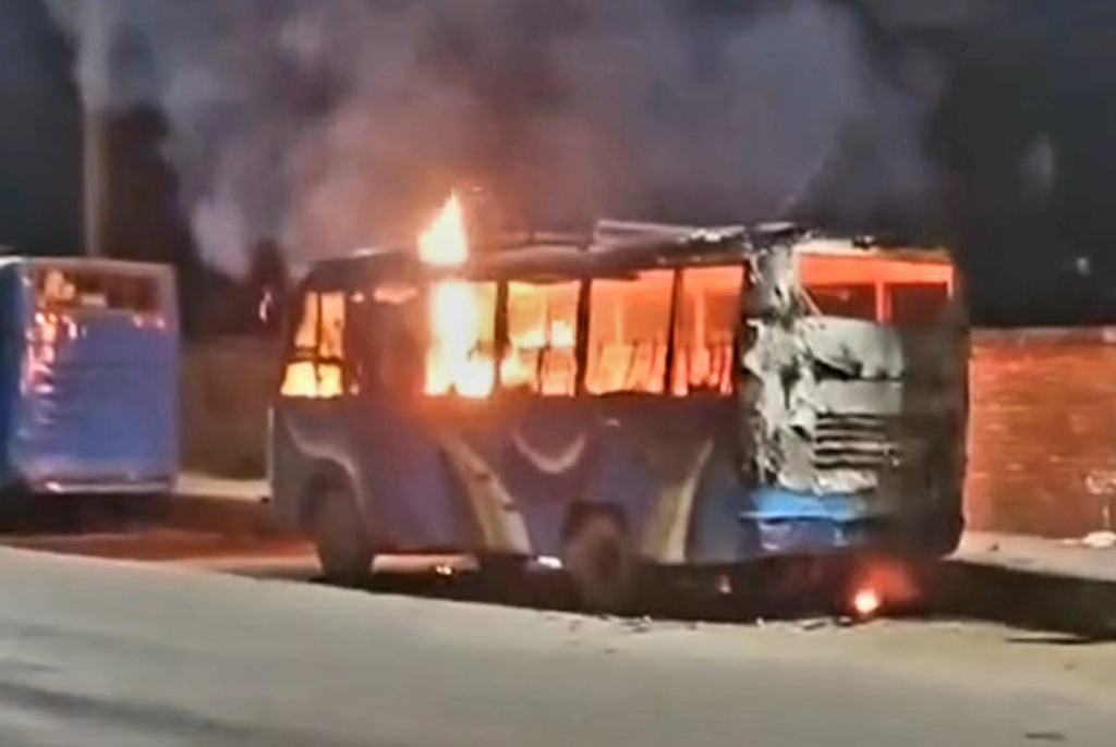 পতেঙ্গায় বাসে আগুন