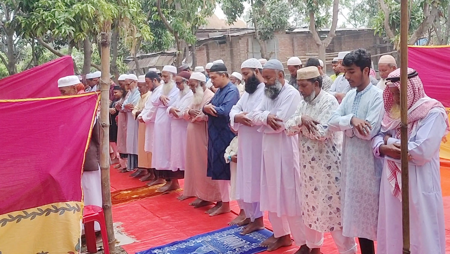 নওগাঁর পত্নীতলায় ঈদ উদ্‌যাপন
