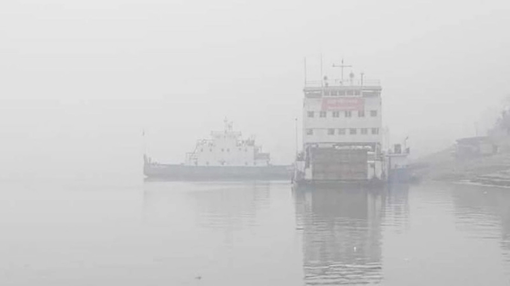 ৫ ঘণ্টা বন্ধ থাকার পর পাটুরিয়া-দৌলতদিয়া নৌপথে ফেরি চলাচল স্বাভাবিক