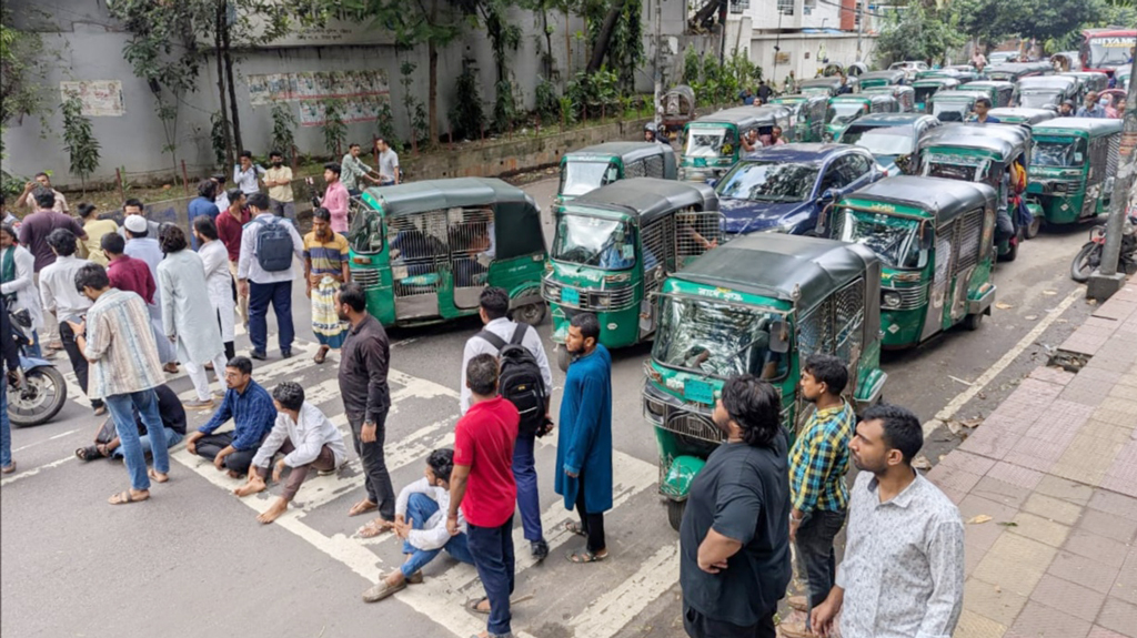 পটিয়ায় পুলিশের সঙ্গে বৈষম্যবিরোধীদের সংঘর্ষ, চট্টগ্রাম-কক্সবাজার মহাসড়ক অবরোধ