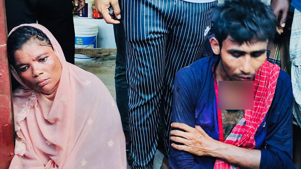 রিকশায় তুলে নিয়ে যাওয়ার সময় শিশুর চিৎকার, ধাওয়া করে দুজনকে ধরল জনতা