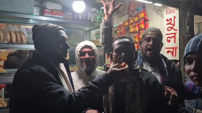 ভিপি নুরের আসনে বিএনপির বিলুপ্ত কমিটির নেতা-কর্মীদের মিষ্টি বিতরণ