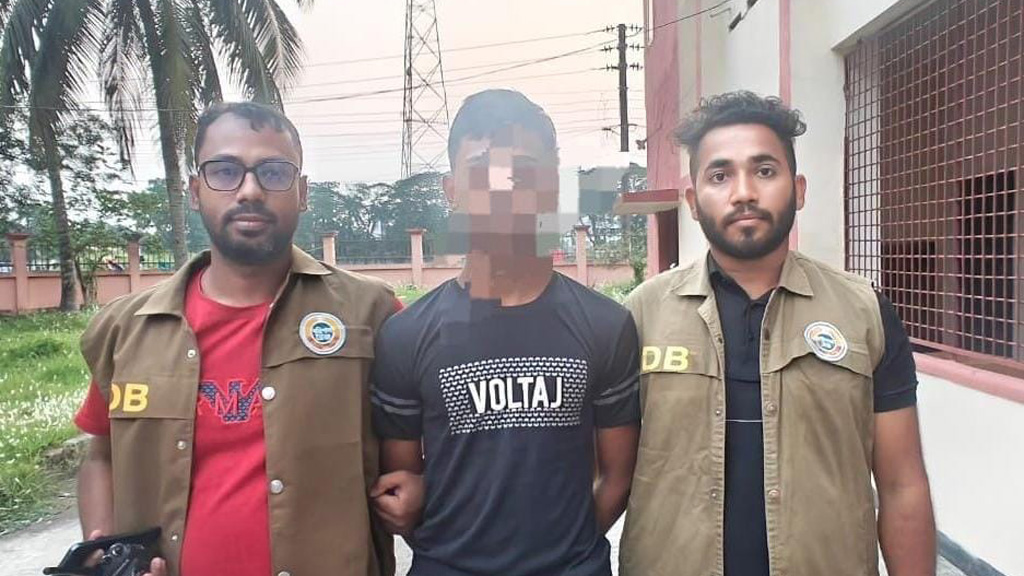 জুলাই অভ্যুত্থানে শহীদের মেয়েকে ধর্ষণ মামলার পলাতক আসামি গ্রেপ্তার