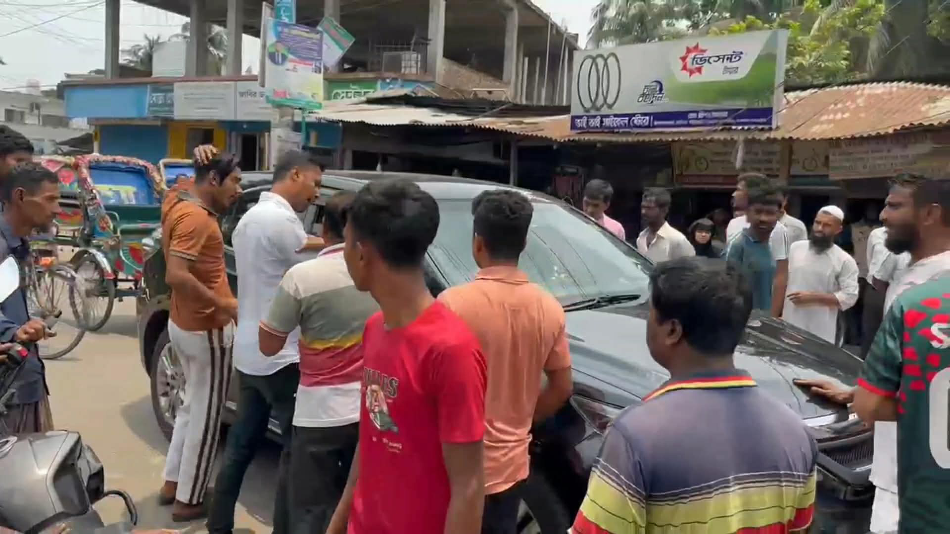 বাউফলে ছাত্রদল সভাপতির বিরুদ্ধে চালককে মারধরের অভিযোগ, শোকজ