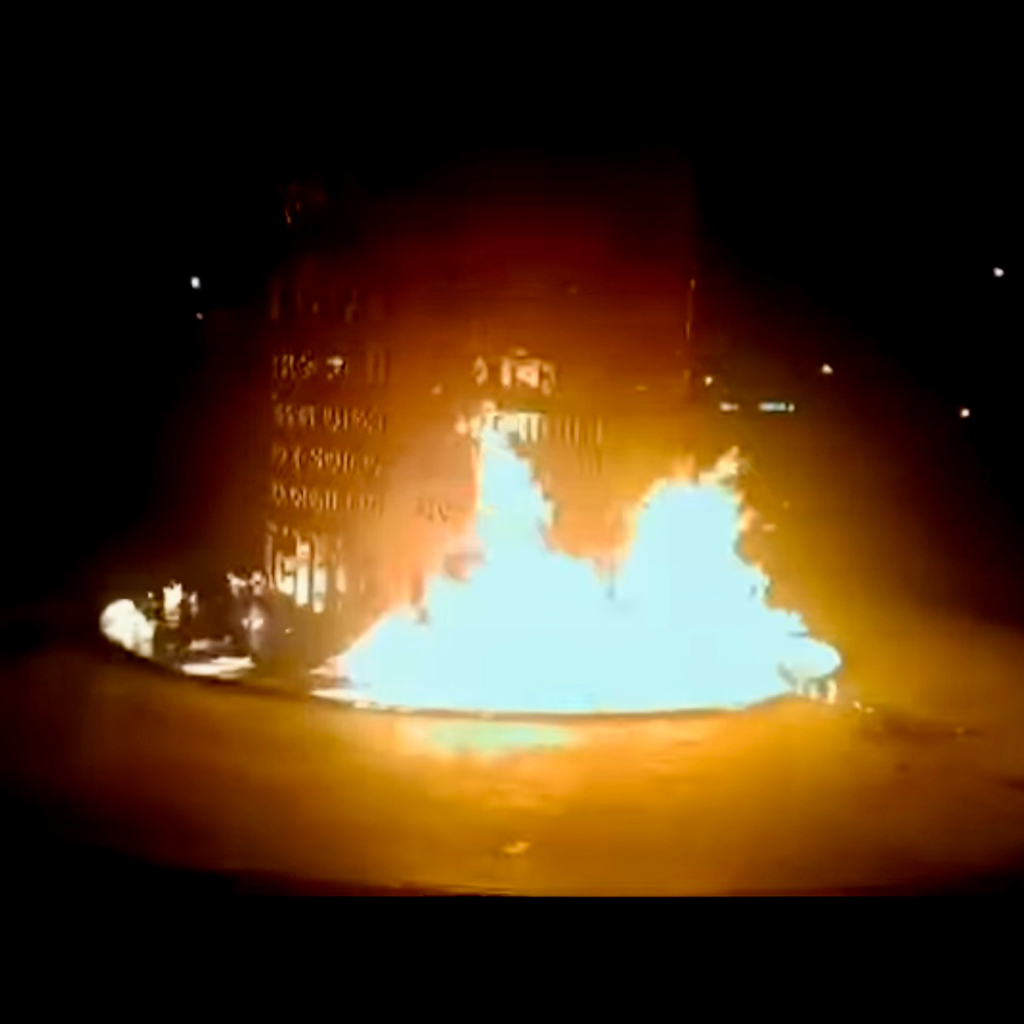 পটুয়াখালীতে জুলাই আন্দোলনে শহীদদের স্মৃতি স্তম্ভে অগ্নিসংযোগ