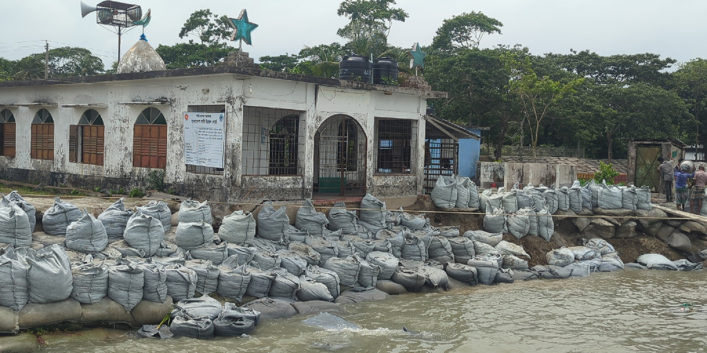 তেঁতুলিয়া নদীর ভাঙনে হুমকির মুখে দশমিনার দুই সহস্রাধিক পরিবার