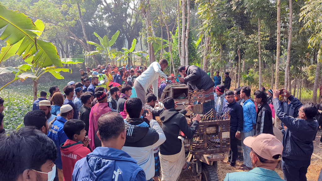 পটুয়াখালীতে যুবককে কুপিয়ে হত্যা, বাড়ির পাশে মিলল লাশ
