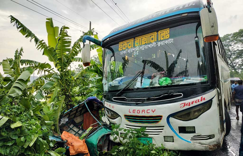 শিশুকে ডাক্তার দেখানো হলো না, বাসচাপায় মা-দাদিসহ ৩ জনের মৃত্যু