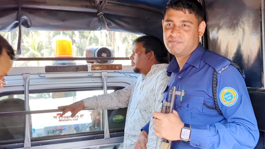 পটুয়াখালীতে ব্যাংক থেকে ছিনতাইকারী চক্রের ৩ সদস্য গ্রেপ্তার