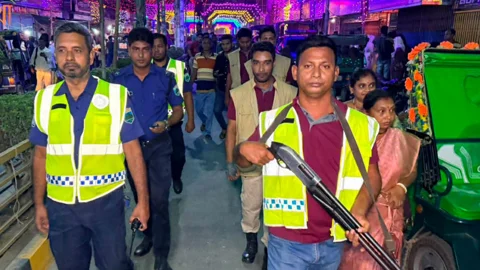 সিরাজগঞ্জে দুর্গাপূজার নিরাপত্তায় ৭৪৮ পুলিশ সদস্য