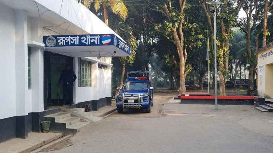 বেড়াতে নিয়ে স্ত্রীকে নদীতে ফেলে দিলেন স্বামী