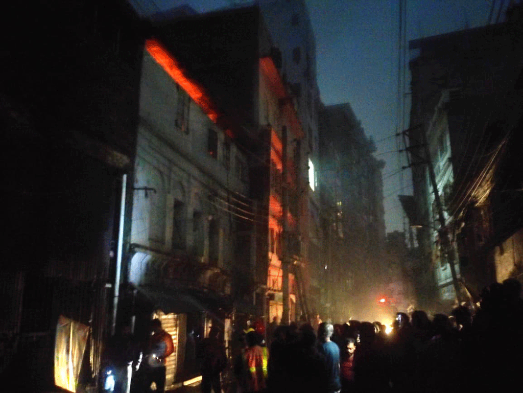 চকবাজারের আগুন নিয়ন্ত্রণে