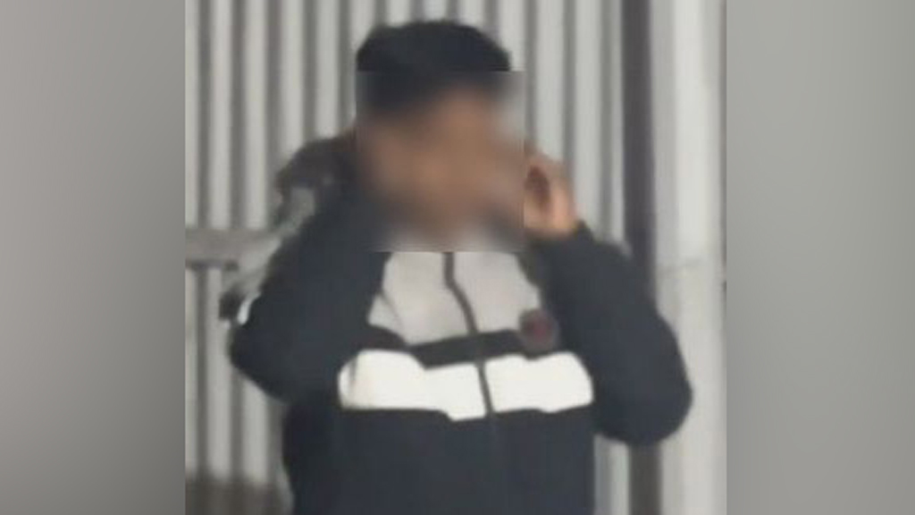 দুর্ঘটনায় তিনজনের মৃত্যুর পর কান ধরিয়ে রাখা হলো পুলিশকে