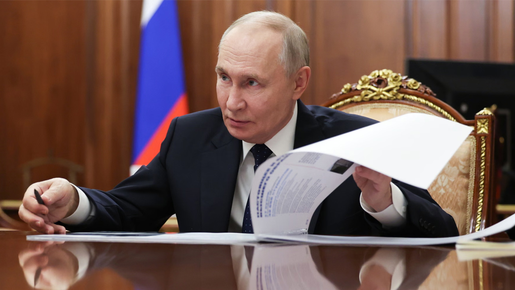 রাশিয়ায় বসেই পুতিনকে ‘যুদ্ধাপরাধী’ আখ্যা ক্রেমলিনপন্থী আইনজীবীর