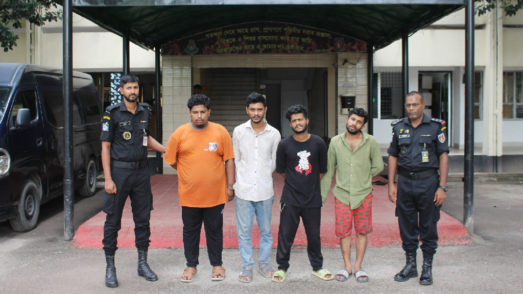 গাজীপুরে হাতেম আলী কলেজের ছাত্র খুন, মোবাইলের সূত্র ধরে ৪ ছিনতাইকারী গ্রেপ্তার
