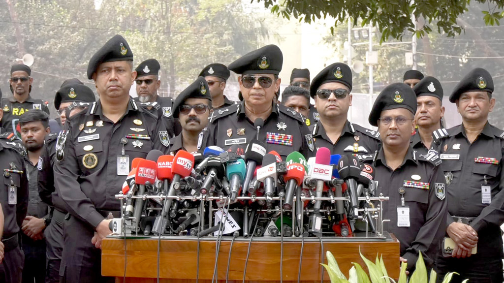 দাবি আদায়ের নামে বিশৃঙ্খলা বরদাশত করা হবে না: র্যাব ডিজি