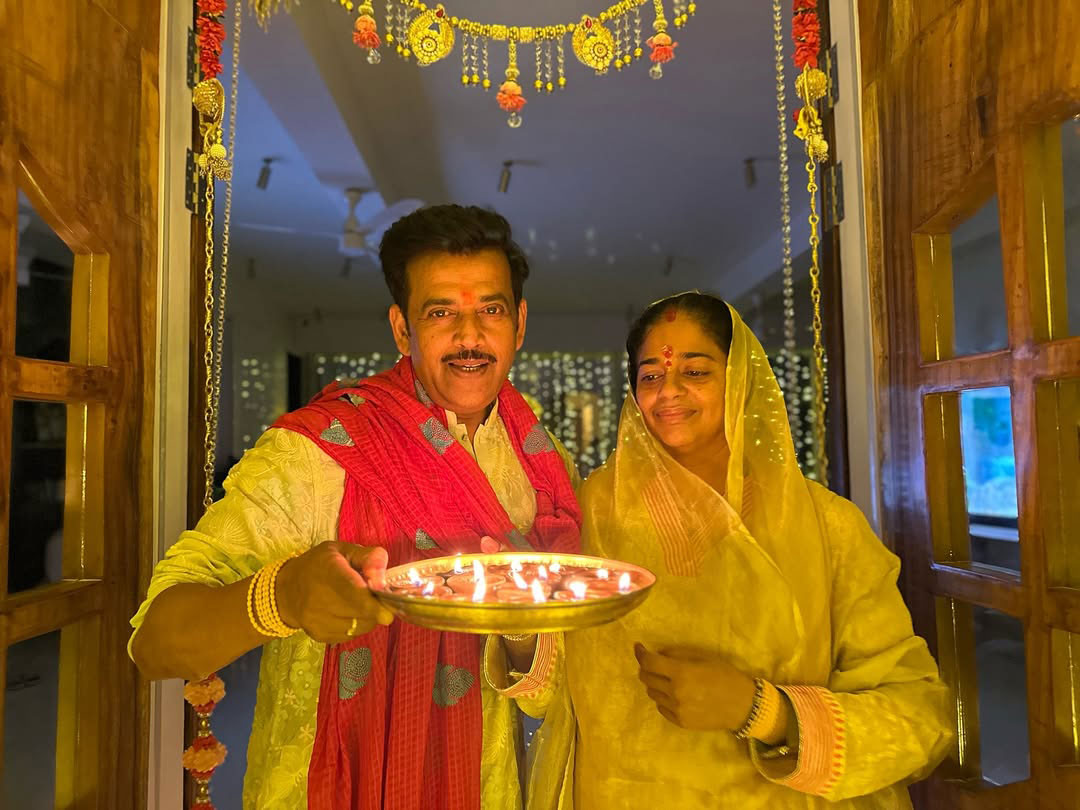 প্রতি রাতে স্ত্রীর পা ছুঁয়ে কৃতজ্ঞতা জানান রবি কিষাণ