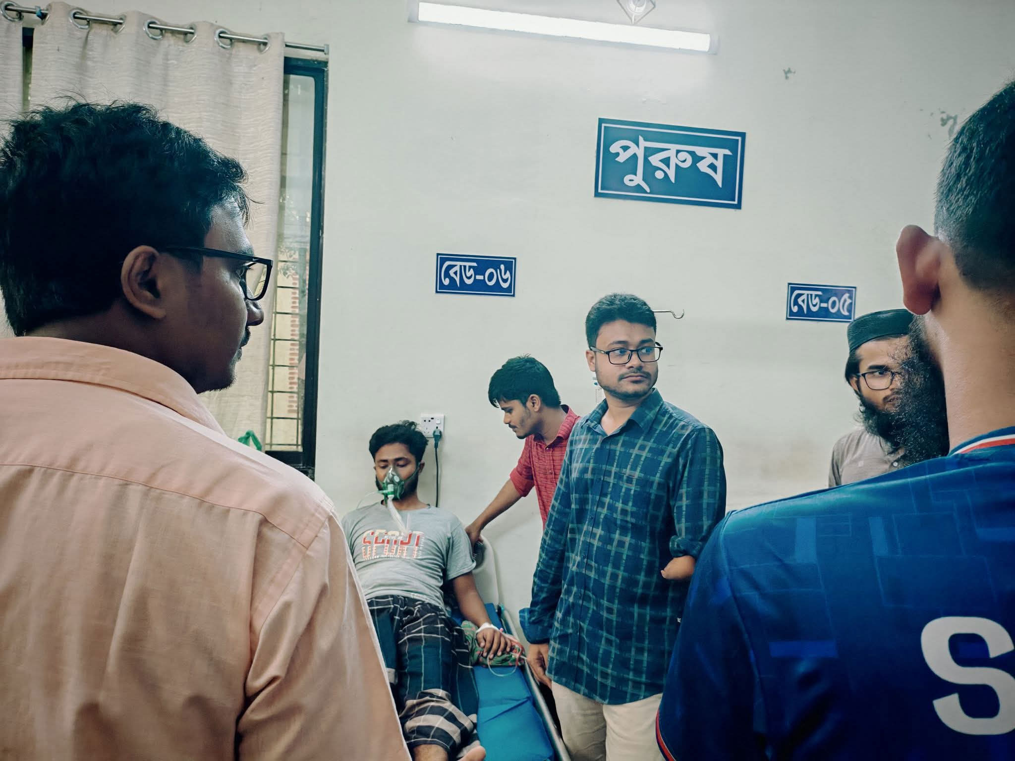 হলে ঘুমন্ত অবস্থায় রাবি শিক্ষার্থীকে কালাচ সাপের কামড়
