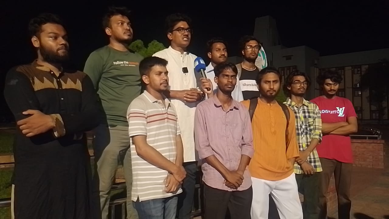 আওয়ামী লীগের বিচার নিশ্চিত ও নিষিদ্ধের দাবিতে রাবিতে বিক্ষোভ