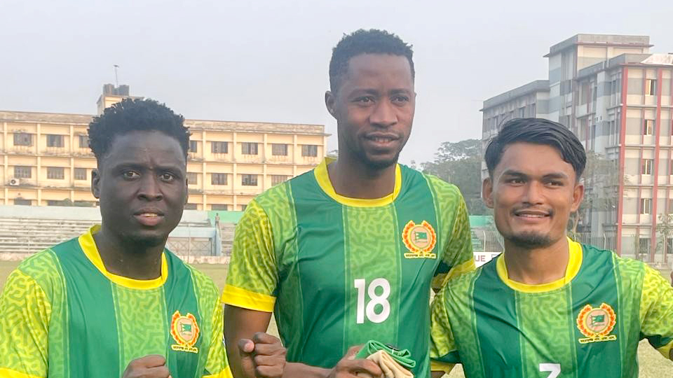 ৫ গোলের থ্রিলারে রহমতগঞ্জের জয়, অঘটনের শিকার আবাহনী