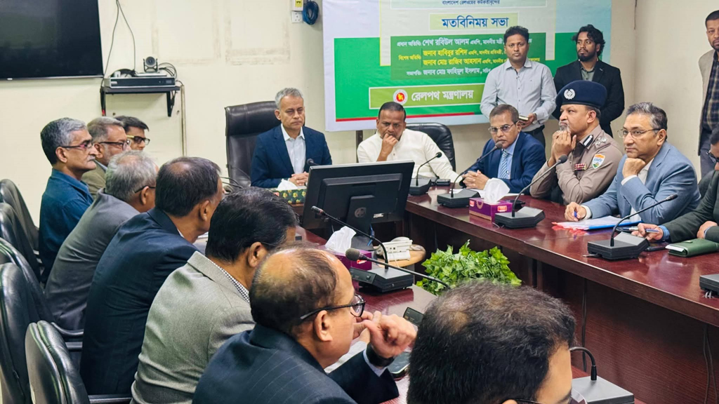 ঈদযাত্রায় রেলে কোনো হয়রানি চান না মন্ত্রী