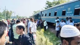 লাইনচ্যুত কর্ণফুলী কমিউটার: না জানিয়ে লাইন মেরামত করায় প্রকৌশলী বরখাস্ত