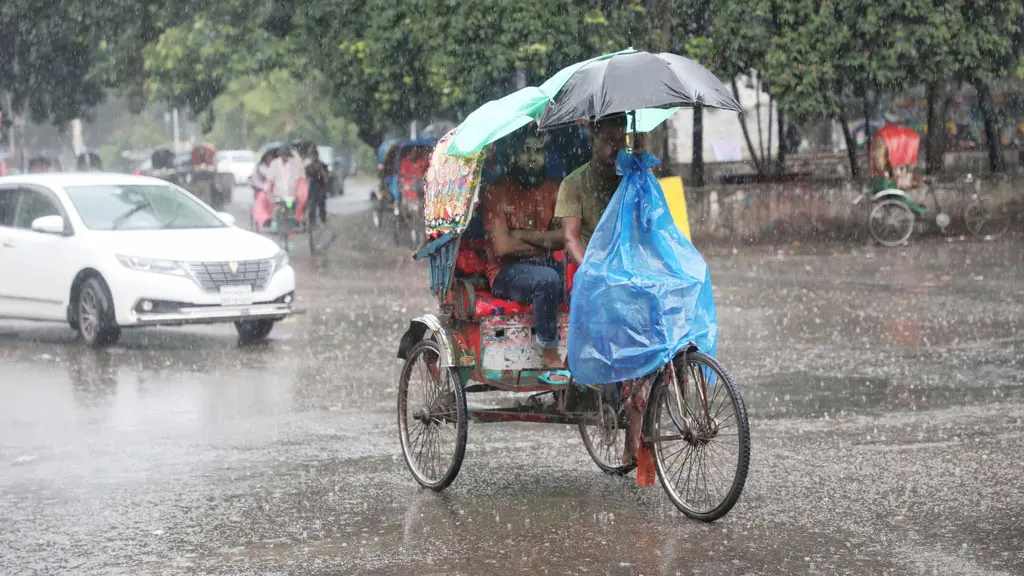 তিন বিভাগে ভারী বৃষ্টি, পূর্বাভাসে আরও যা জানাল আবহাওয়া অধিদপ্তর