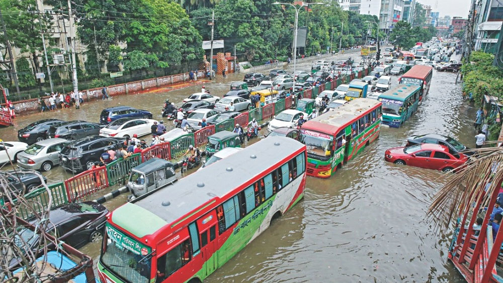 আশ্বিনে আষাঢ়ে বৃষ্টি, রাজধানীতে দুর্ভোগ-যানজট