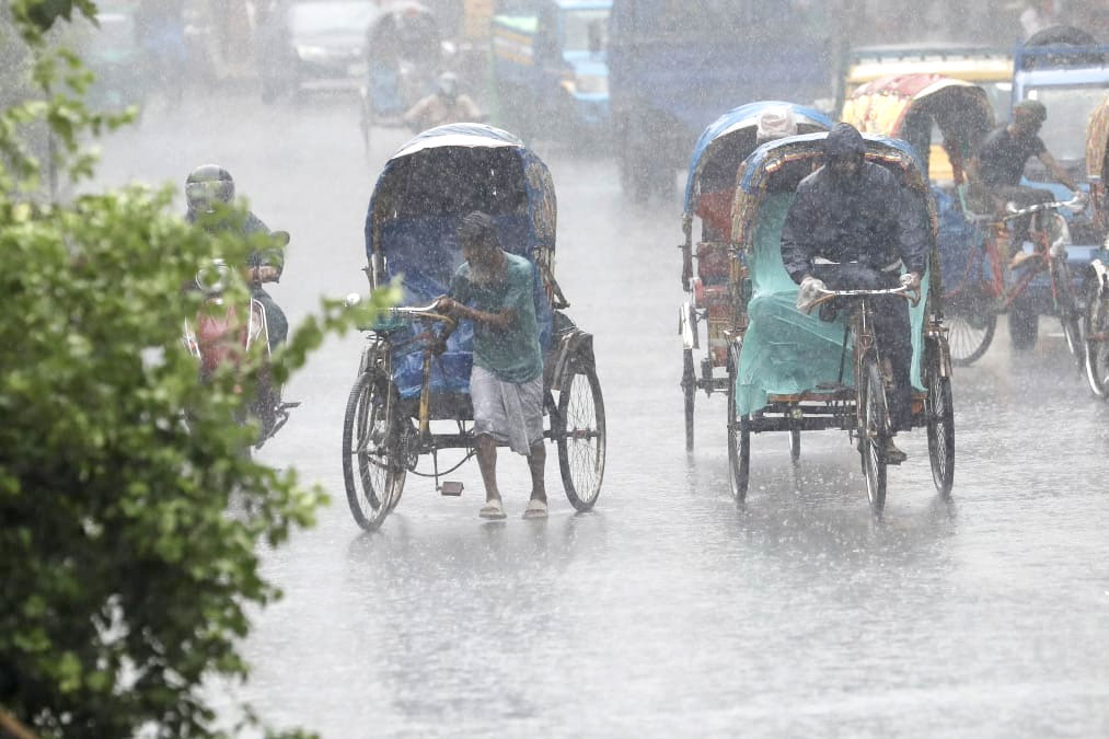 লঘুচাপের প্রভাবে দেশজুড়ে দিনভর বৃষ্টি, কত দিন চলবে জানাল আবহাওয়া অধিদপ্তর
