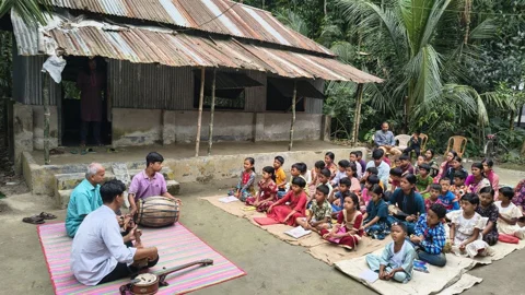 সিংহীমারী গ্রামে শিশুর কণ্ঠে লোকসংস্কৃতি বাঁচানোর লড়াই
